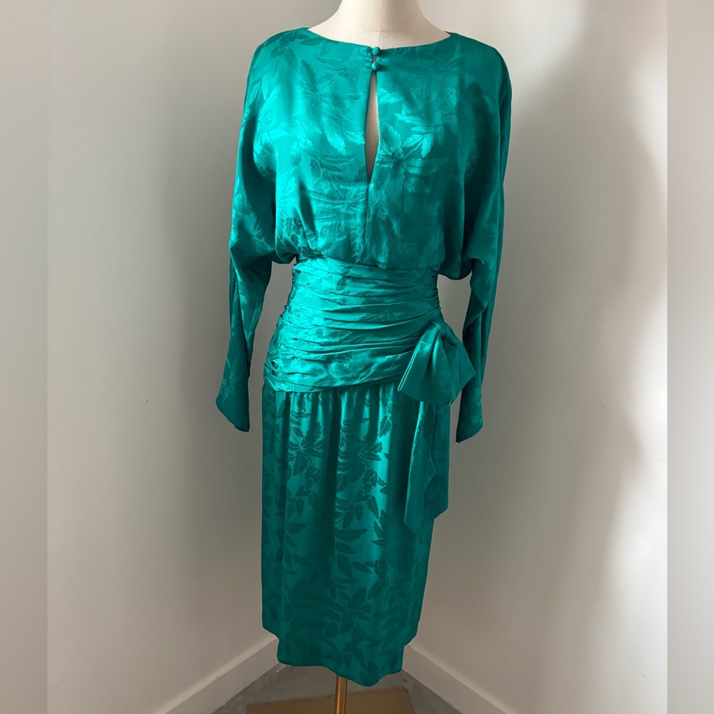 AJ Bari Vintage Emerald Silk Jacquard Ruched Draped 
Hourglass Long Sleeve Dress